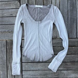 We The Free Light Gray Long Sleeve Top